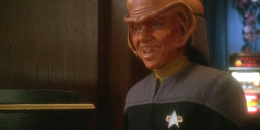 Aron Eisenberg como Nog em Deep Space Nine