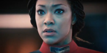 Capitão Michael Burnham na ponte da Discovery